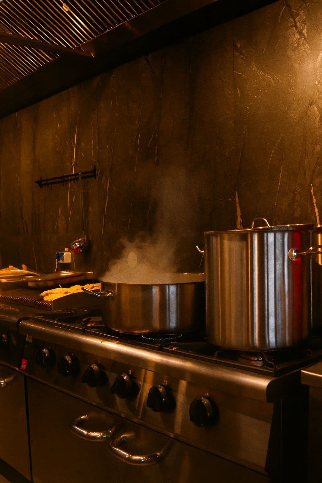 Bucătărie și preparate proaspete la Capitale